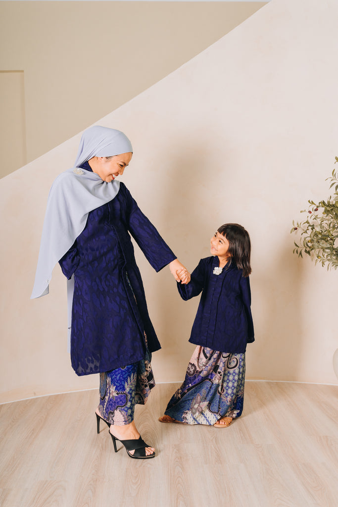 Mom and daughter in Jiwa