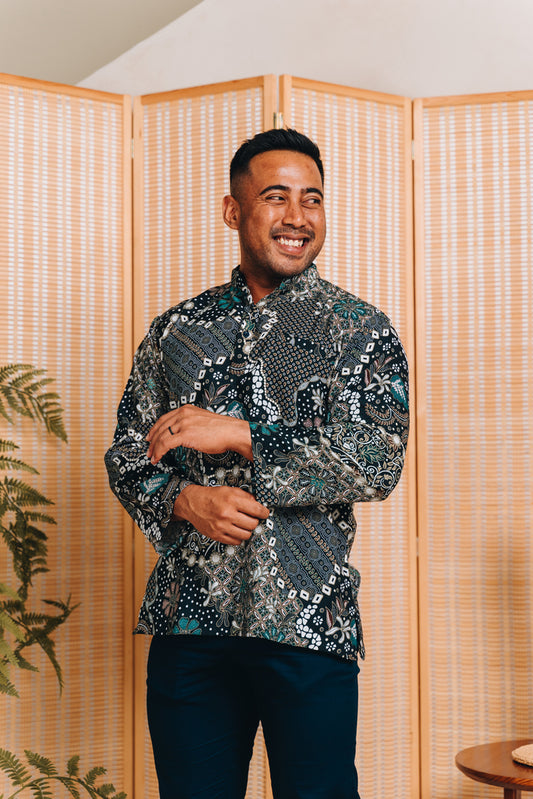 The print on the Ilham shirt is a blend of floral and miniature geometric shapes, which has the likes of the Sekar Jagad print.